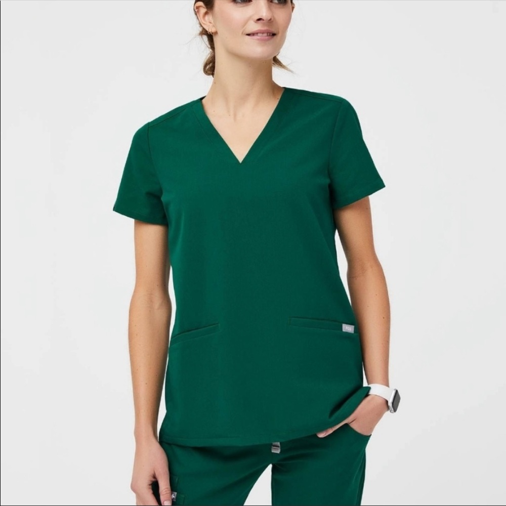 Figs Casma 3 pocket XS scrub top
